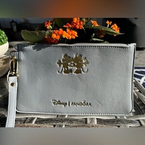🍀Disney xPandora Wristlet/Pouch